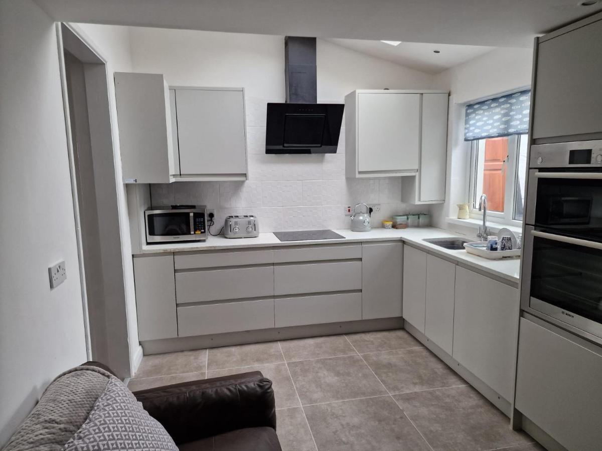 Ferienhaus Enfield Street House Behind Promenade With Partial Sea View From Front 3 Bed Sleeps 7